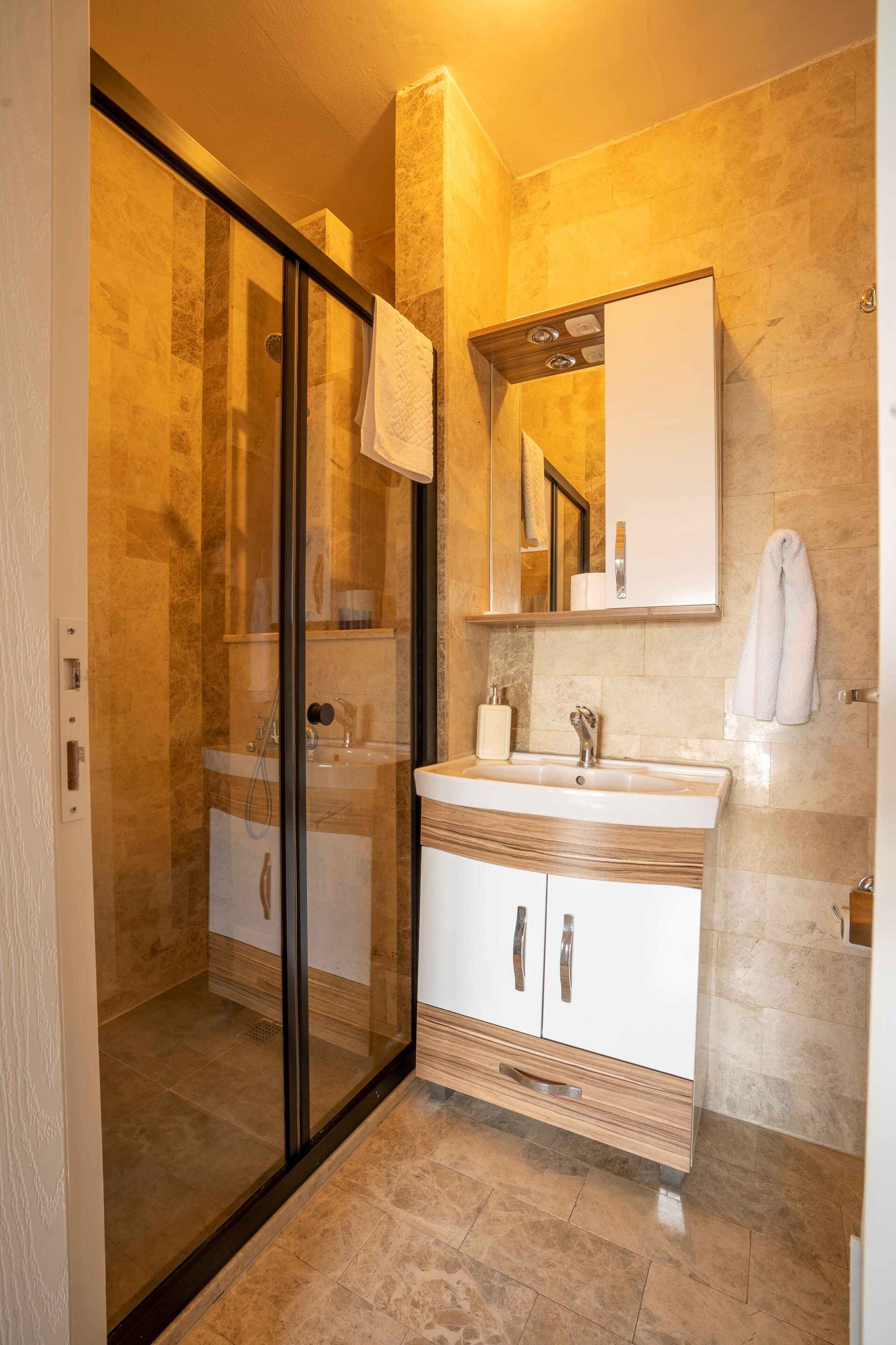 family apartment | bathroom | shower, rainfall showerhead, free toiletries, hair dryer