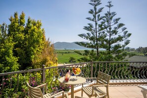 Doppelzimmer, 1 Queen-Bett und Schlafsofa, Nichtraucher, Terrasse | Ausblick vom Zimmer