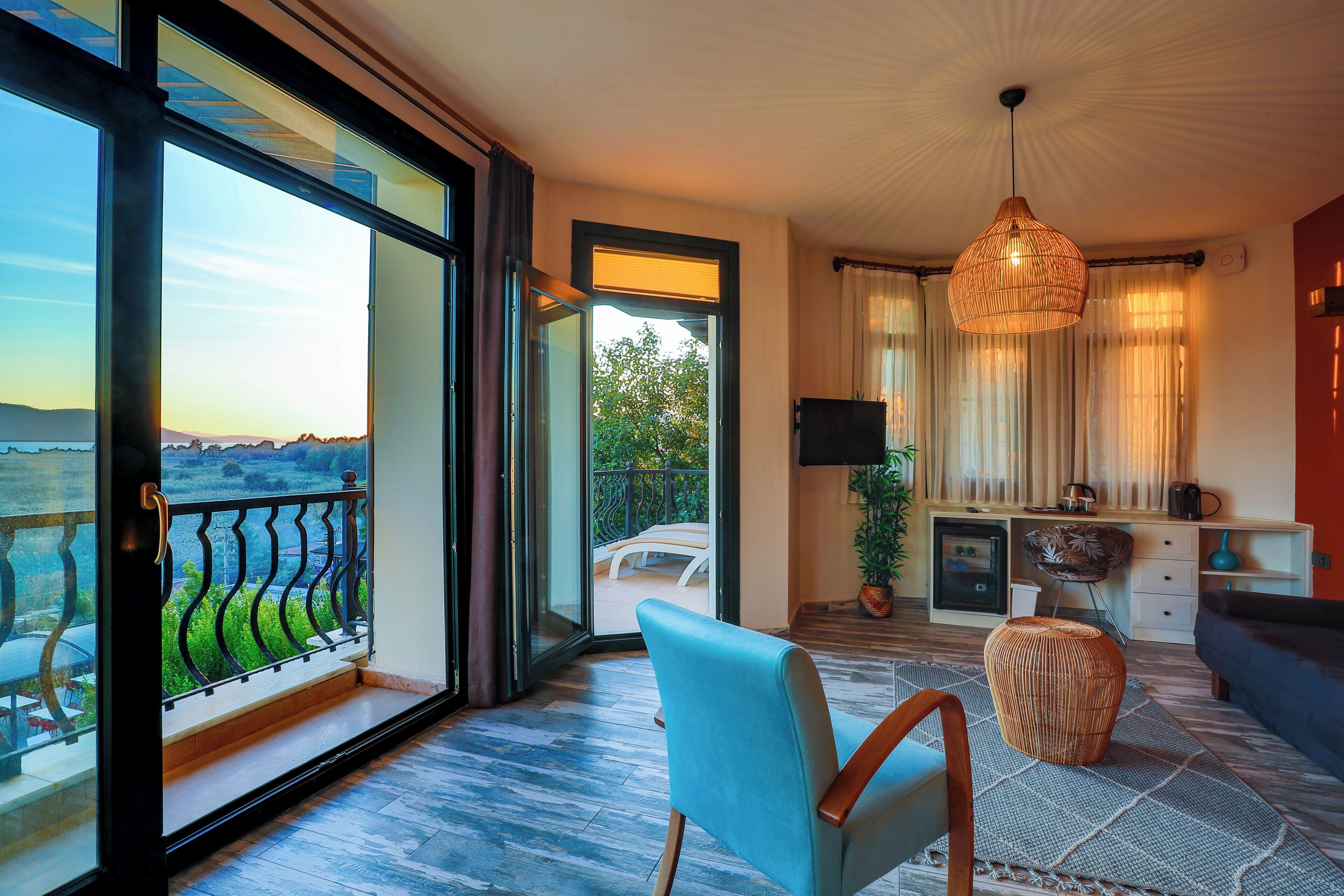 Habitació doble reial, no fumadors, vistes al mar | Roba de llit d'alta qualitat, minibar i decoració individual 