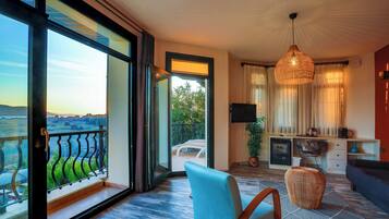 Kahden hengen royal-huone, tupakointi kielletty, merinäköala | Ylelliset vuodevaatteet, minibaari, yksilöllisesti sisustettu