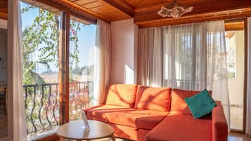 Family Apartment | Premium bedding, minibar, individually decorated, individually furnished