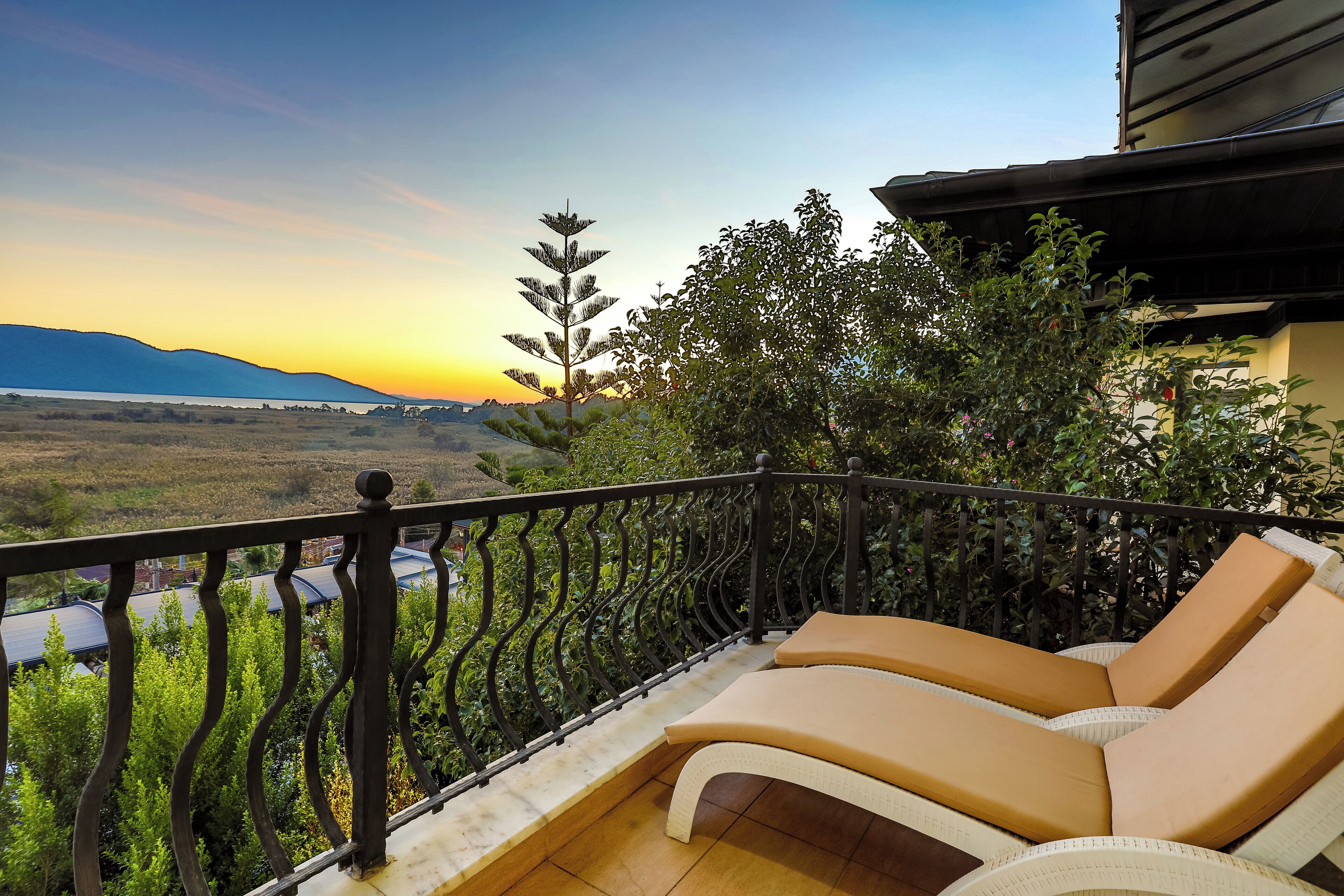 Ropa de cama de alta calidad, minibar y decoración personalizada 