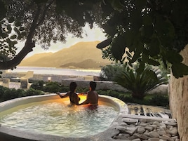 Outdoor spa tub