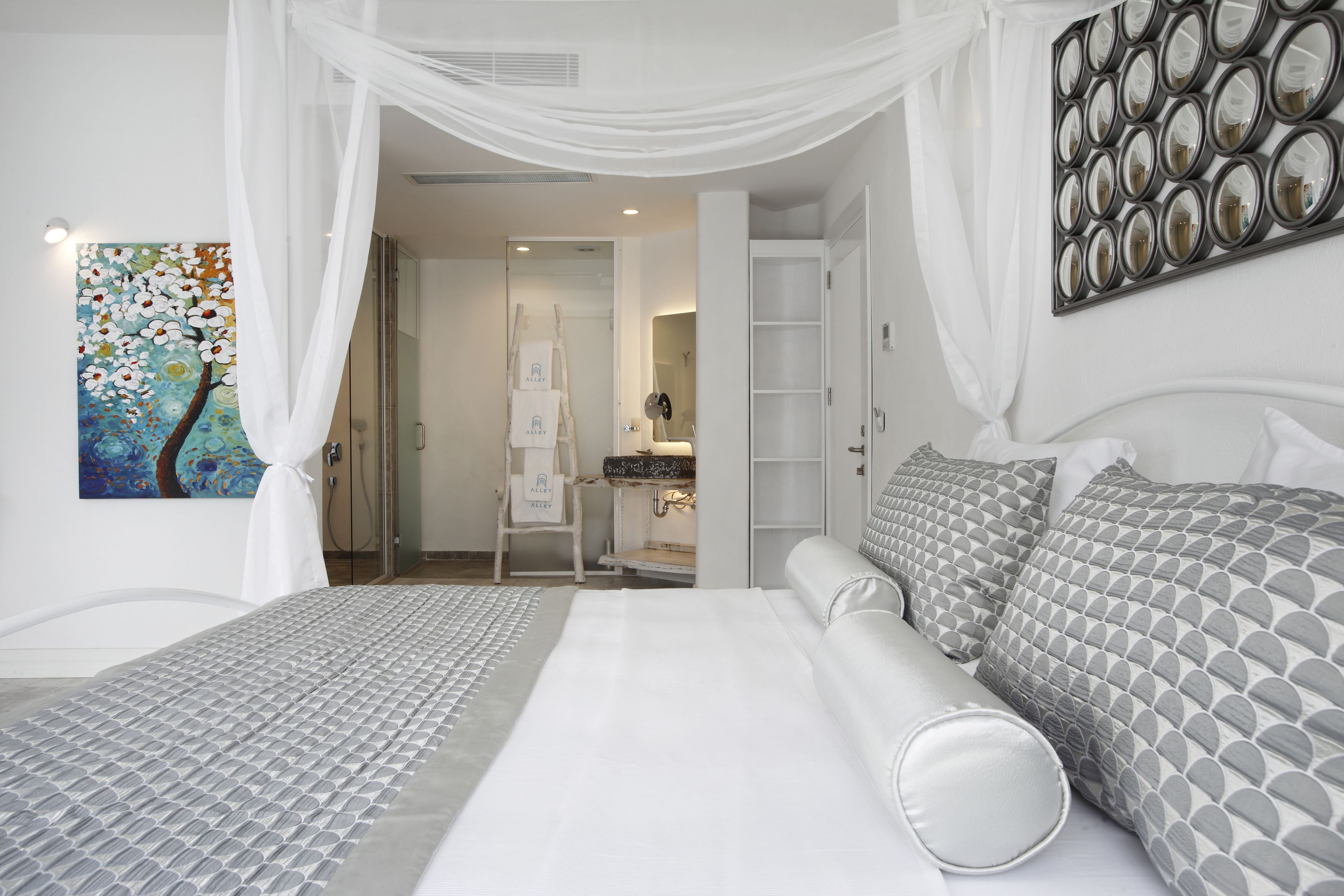 Hochwertige Bettwaren, Minibar, Zimmersafe, Schreibtisch