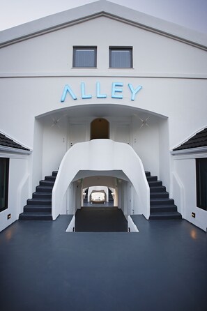 Exterior - Alley Prime (Kas)