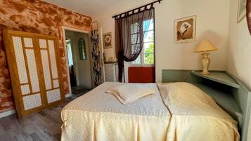 Desk, free WiFi, bed sheets