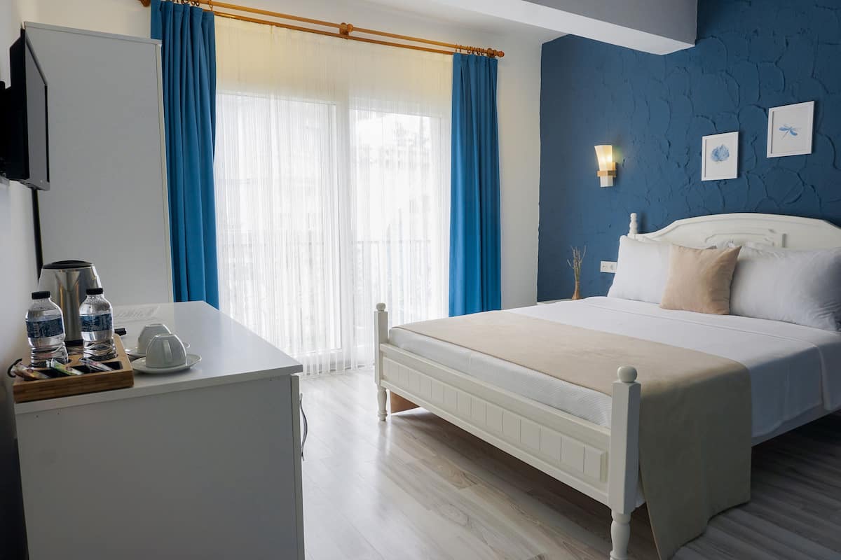 superior room | 1 bedroom, premium bedding, minibar, desk