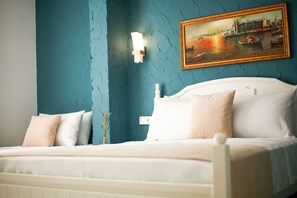 Family Triple Room | Premium bedding, minibar, desk, blackout curtains - Alaçatı 716 Hotel (Cesme)