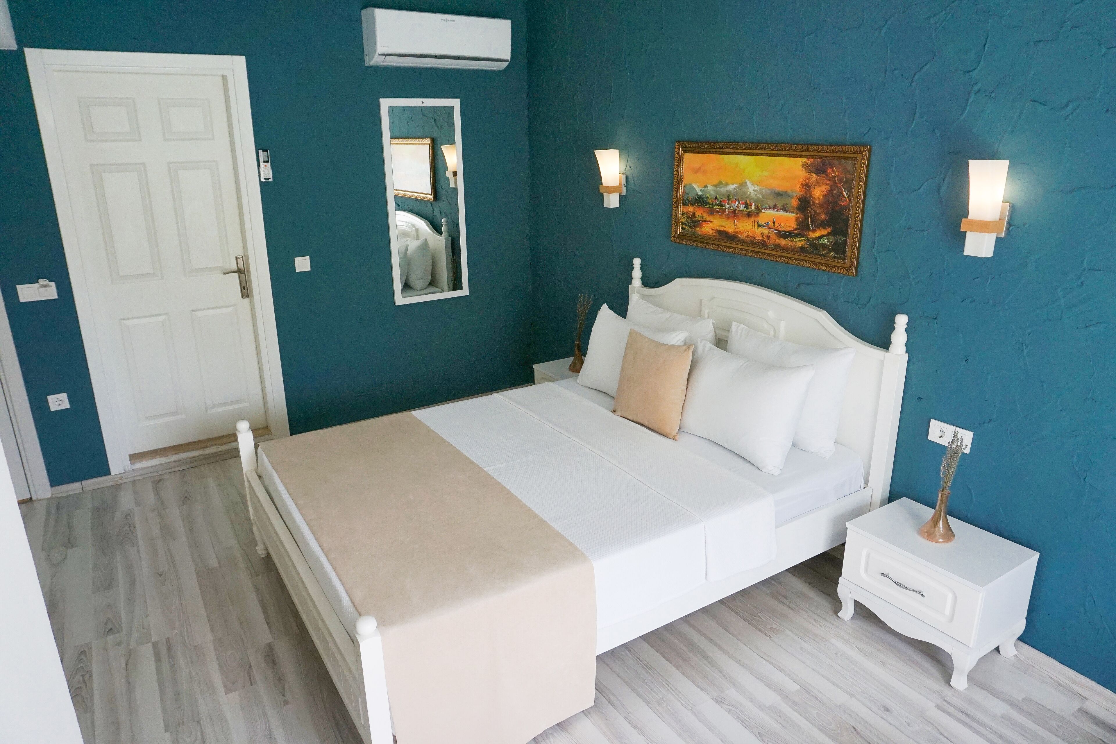 deluxe double room | 1 bedroom, premium bedding, minibar, desk