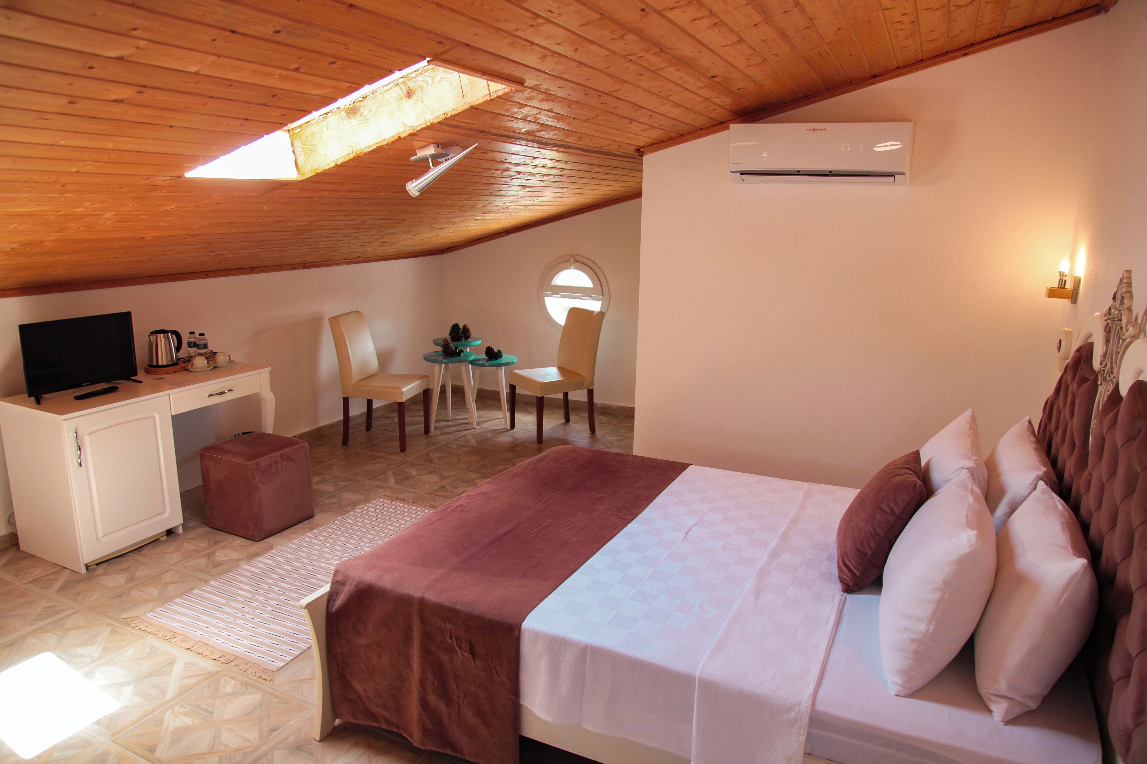 Standard Studio | Premium bedding, minibar, desk, blackout drapes