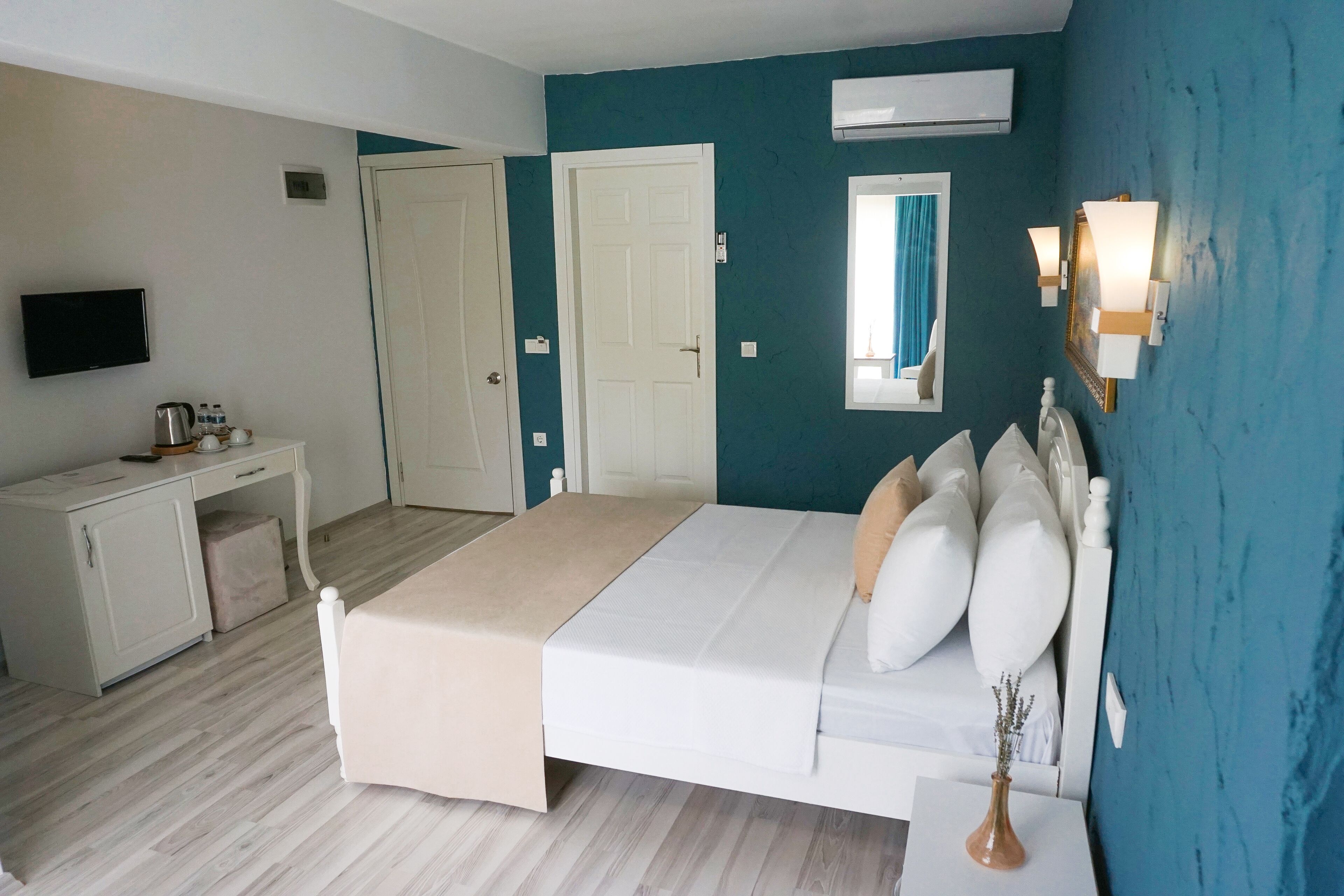deluxe double room | 1 bedroom, premium bedding, minibar, desk