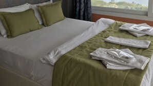 Habitació, terrassa, vistes al mar | Escriptori, llits addicionals, wifi gratuïta i roba de llit 