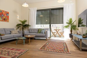 Apartment, 1 Bedroom, Balcony, City View (Sheinkin 30) | Living room | Smart TV, Netflix