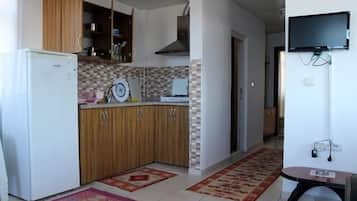 Apartment, 1 Bedroom, Sea View | Private kitchen | Fridge, stovetop, cookware/dishes/utensils