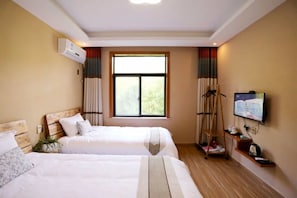 Superior Twin Room | Desk, blackout curtains, free WiFi