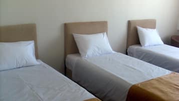 Quarto quádruplo clássico, vista para a montanha | Roupas de cama de algodão egípcio, roupas de cama premium