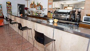 Bar (on property) - HOTEL EL CID (Morella)