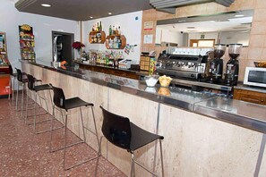 Bar (on property) - HOTEL EL CID (Morella)