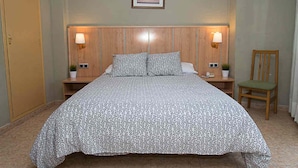 Double Room | Desk, blackout drapes, cribs (free), WiFi (free) - HOTEL EL CID (Morella)