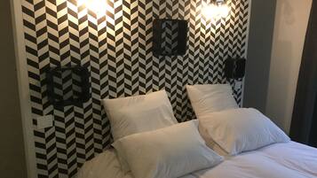 Lodge (Irma) | 1 bedroom, premium bedding, desk, soundproofing