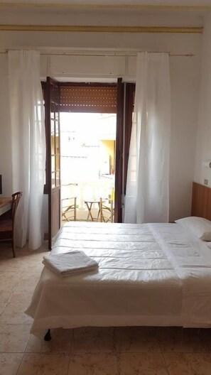 Desk, free WiFi - Hotel Al Sogno (Alassio)