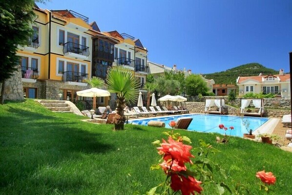 Outdoor pool, open 8:00 AM to 6:30 PM, pool umbrellas, pool loungers