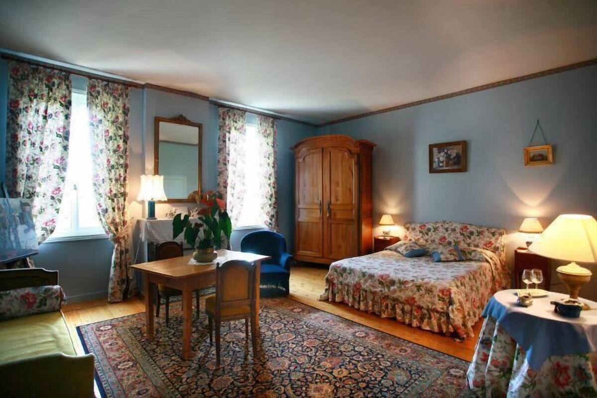 Doppelzimmer (Marie-Antoinette) | Individuell dekoriert, individuell eingerichtet, Schreibtisch