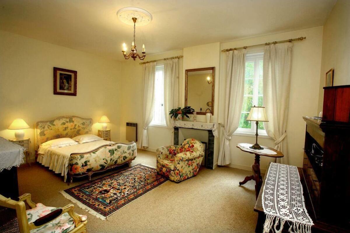 Doppelzimmer (Magnolia) | Individuell dekoriert, individuell eingerichtet, Schreibtisch