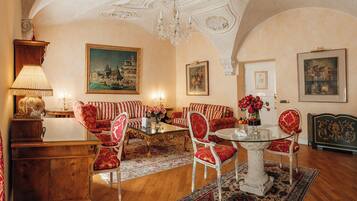 1 bedroom, premium bedding, minibar, in-room safe