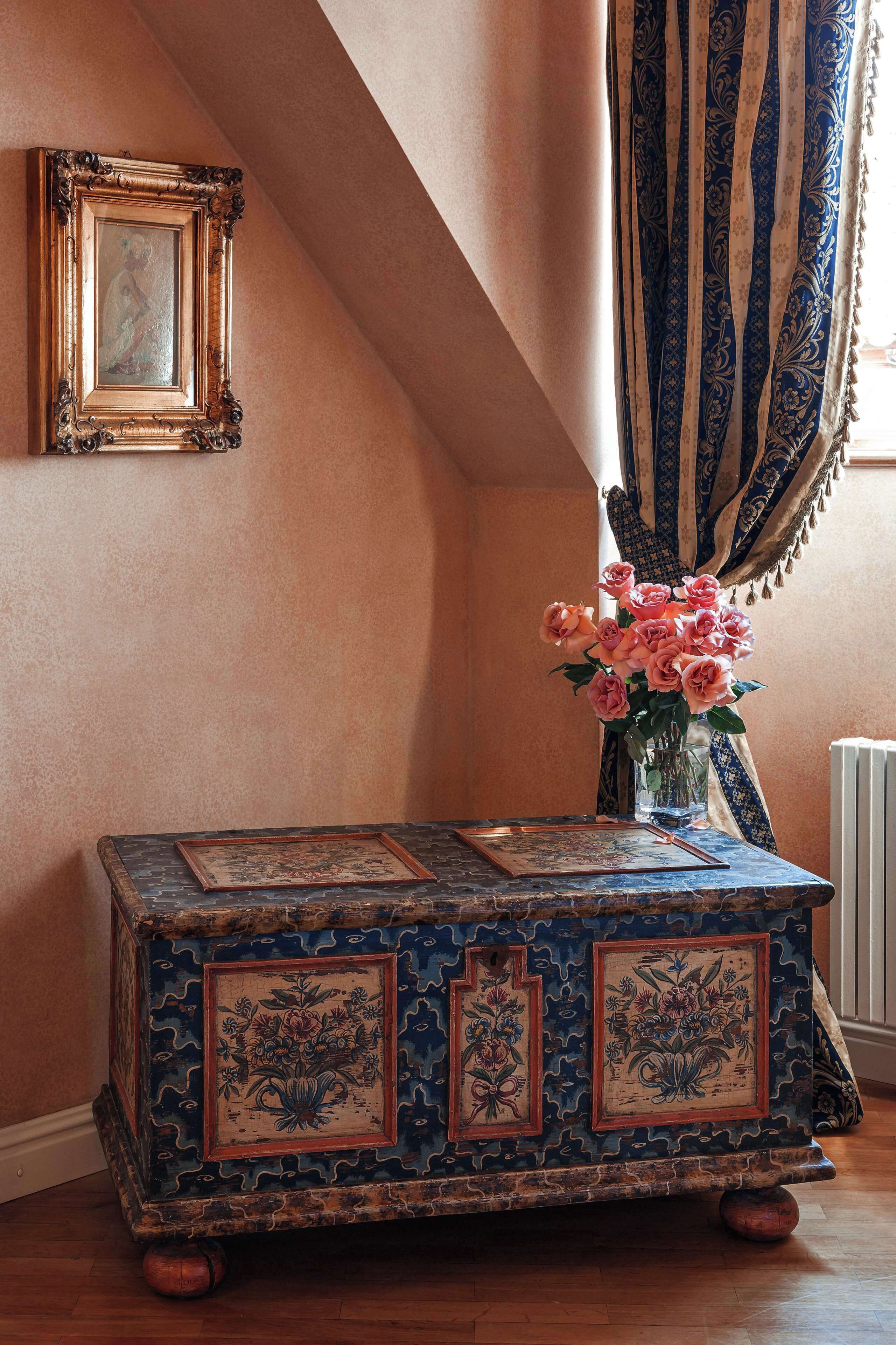 family room, 2 bedrooms, kitchenette | 1 bedroom, premium bedding, minibar, in-room safe