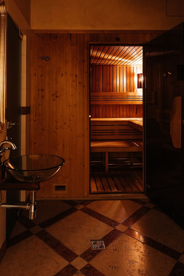 Körperbehandlungen, Aromatherapie, Warmsteinmassagen