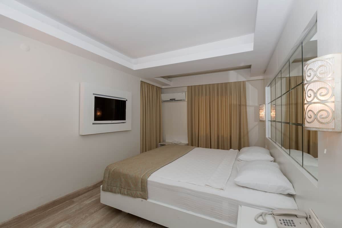 Economy Room | Premium bedding, minibar, in-room safe, soundproofing