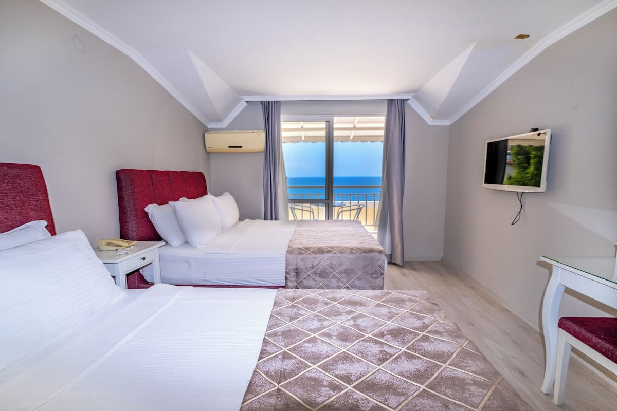 Comfort Room | Premium bedding, minibar, in-room safe, soundproofing