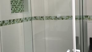 Ducha del cuarto de baño