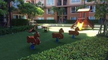 Área de juegos infantiles al aire libre