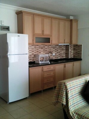 Studio, Sea View | Private kitchenette | Fridge, stovetop, electric kettle, cookware/dishes/utensils - Gaye Apart (Ula)