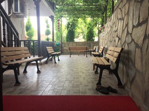 Lobby sitting area - Gaye Apart (Ula)