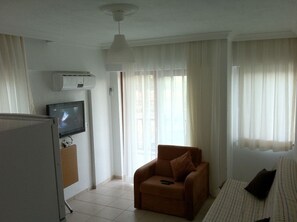 Studio, Sea View | Living area | LCD TV - Gaye Apart (Ula)