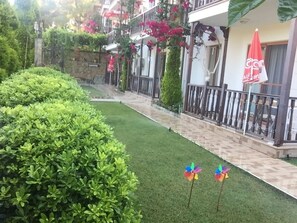 Property grounds - Gaye Apart (Ula)