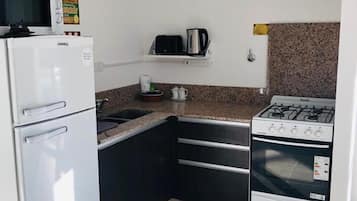 Loft | Private kitchen | Microwave, cookware/dishes/utensils