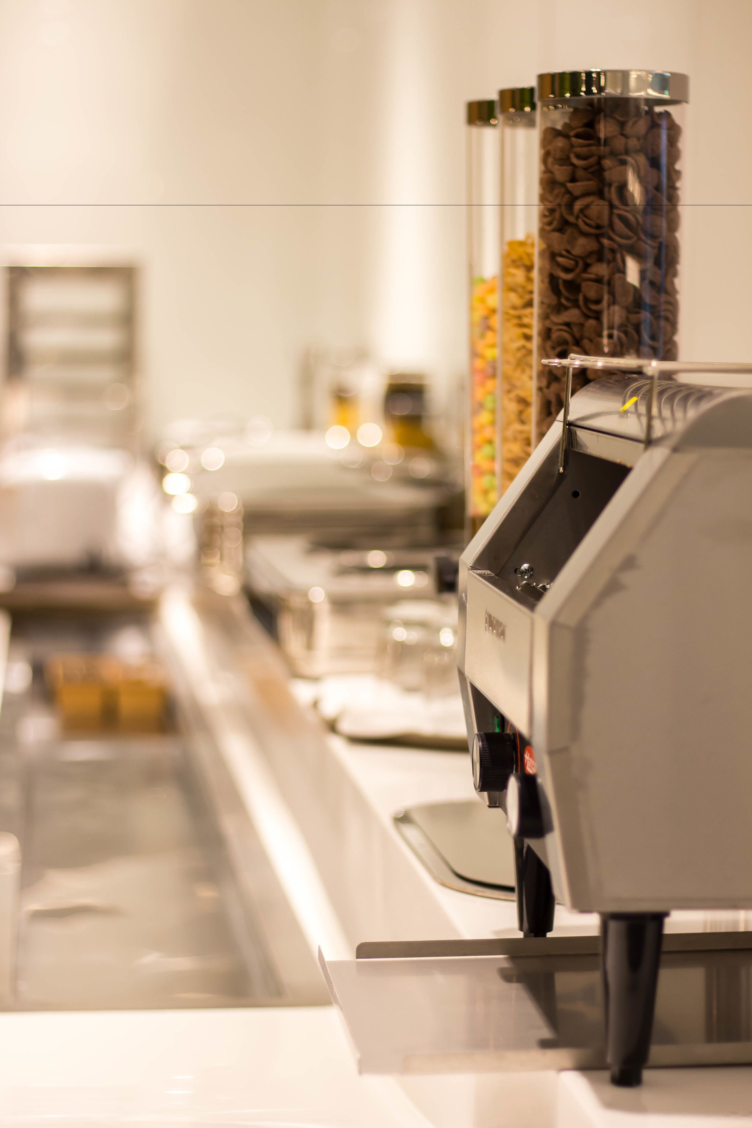 daily buffet breakfast (twd 390 per person)