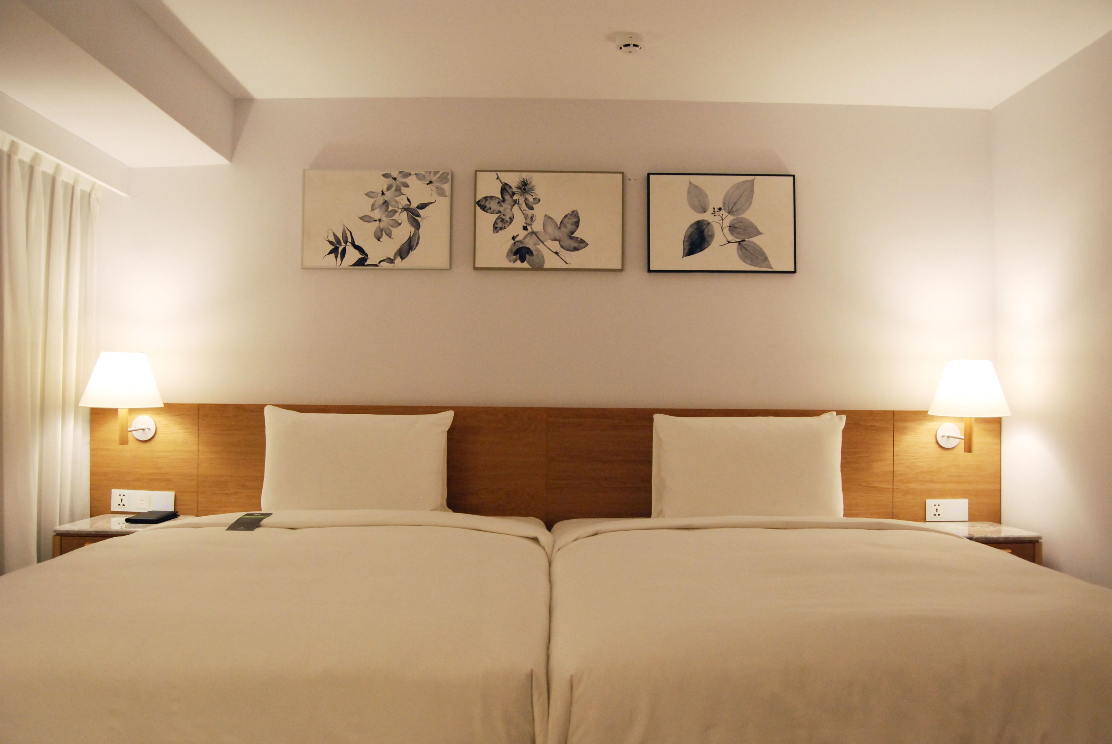 standard twin room | premium bedding, minibar, in-room safe, desk