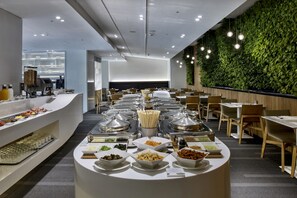 Daily buffet breakfast (TWD 390 per person) - The Carlton (Taichung)