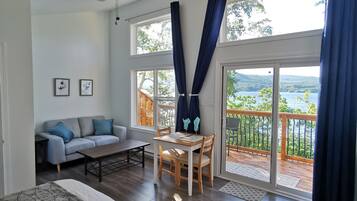 1 ๊ฐ์ ์นจ์ค, ๊ฐ์ค ๋ด ๊ธ๊ณ , ์ฑ
์, ๋ฌด๋ฃ WiFi