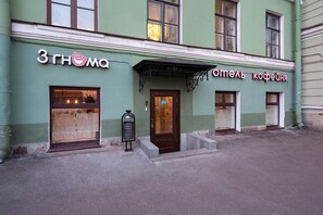 Property grounds - 3 Gnoma hotel (St. Petersburg)