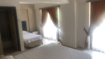 Habitación familiar | Escritorio, wifi gratis y ropa de cama