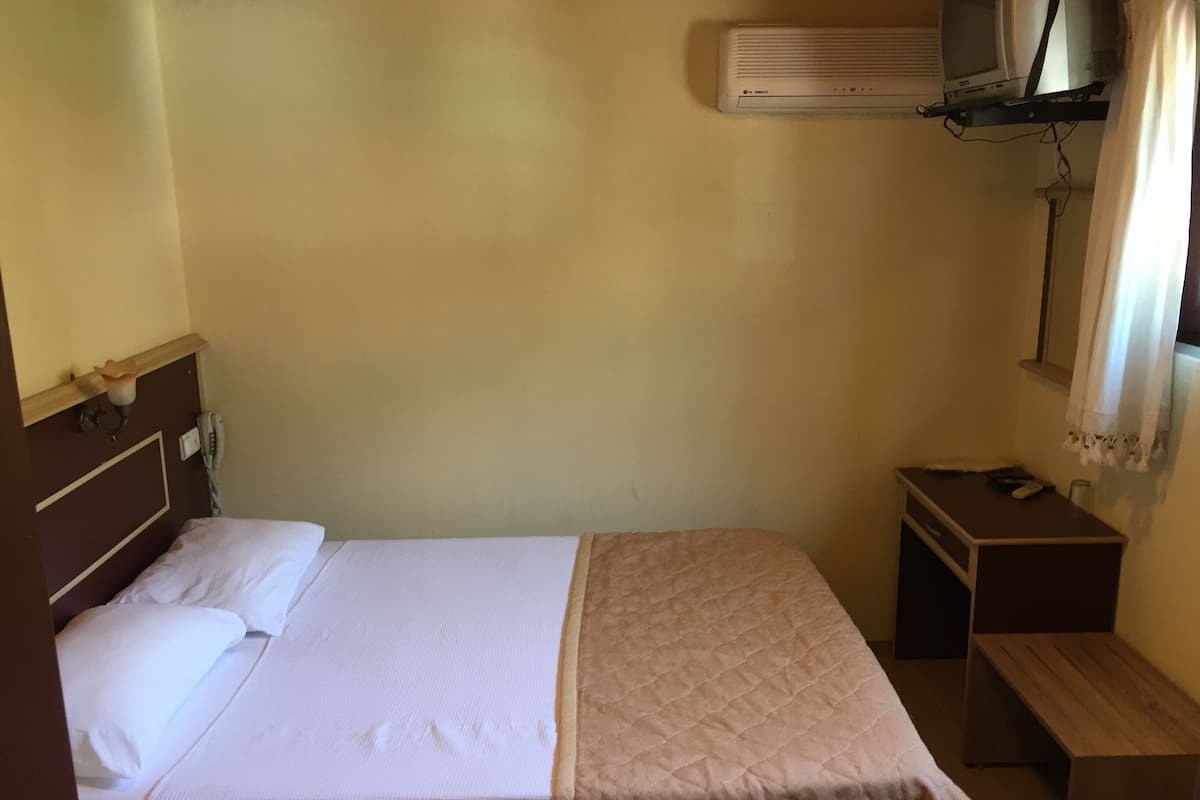 1 bedroom, in-room safe, desk, soundproofing