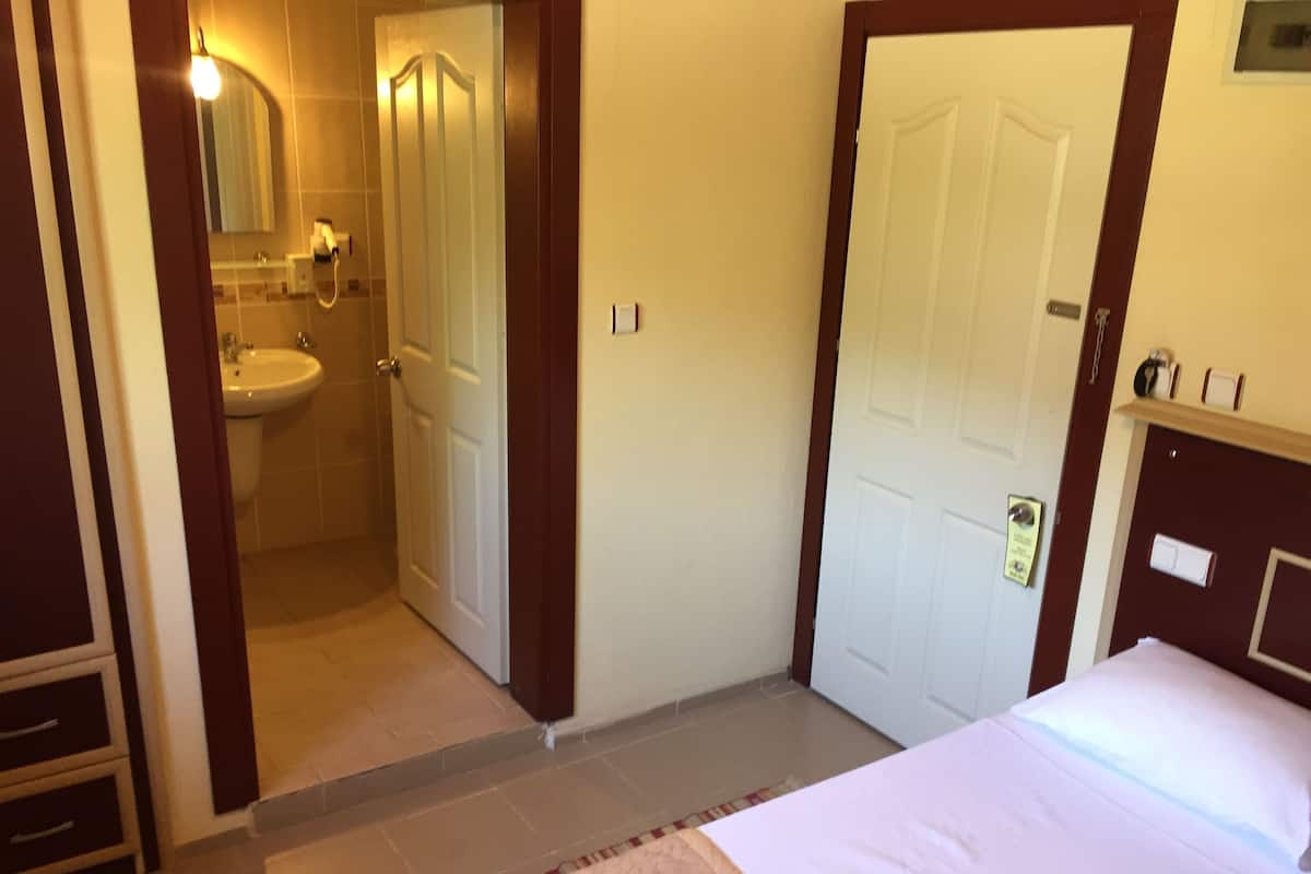 Economy Single Room