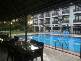 Outdoor pool, pool umbrellas, sun loungers