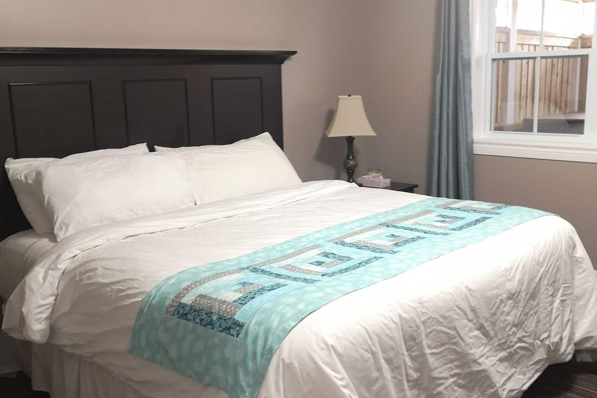 Phòng Suite Cao cấp, bồn tắm thủy lực | 1 phòng ngủ, nệm cao su hoạt tính (memory foam), bàn, màn/rèm cản sáng